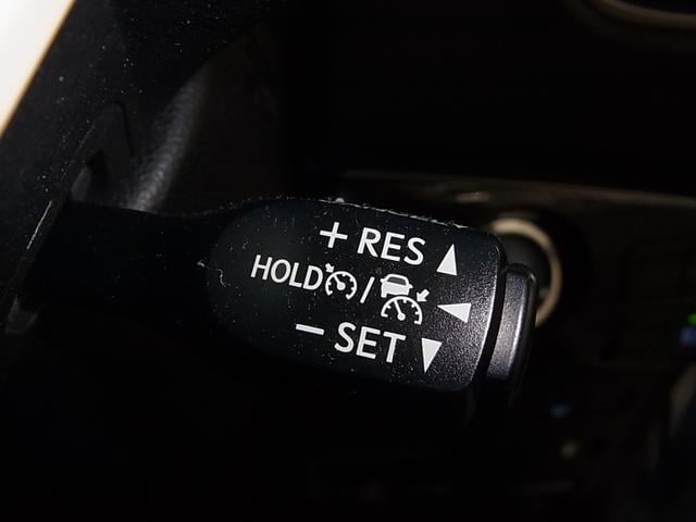 プリウス Sツーリングセレクション 寒冷地仕様 セーフティセンス レーダークルーズ 車線逸脱警報 シートヒーター 合皮シート 純正ナビ Bluetoothオーディオ TV CD再生 AUX クリアランスソナー LEDライト 純正17AW(43枚目)