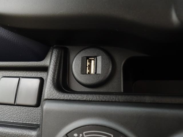 ご納車後の定期的点検に合わせて、「エンジンオイル＆フィルター交換」を行うお得なメンテナンスパッケージの「安心メンテナンスパック」をおすすめしております。詳細については当店スタッフまでお尋ねください。