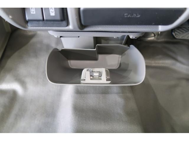 エブリイ !先行初売!PAリミテッド 6型 前後衝突被害軽減ブレーキ オートライト スライドドア スズキセーフティーサポート 衝突被害軽減システム アイドリングストップ 横滑り防止機能 衝突安全ボディ AM/FMラジオ キーレスエントリー パワーウインドウ(31枚目)