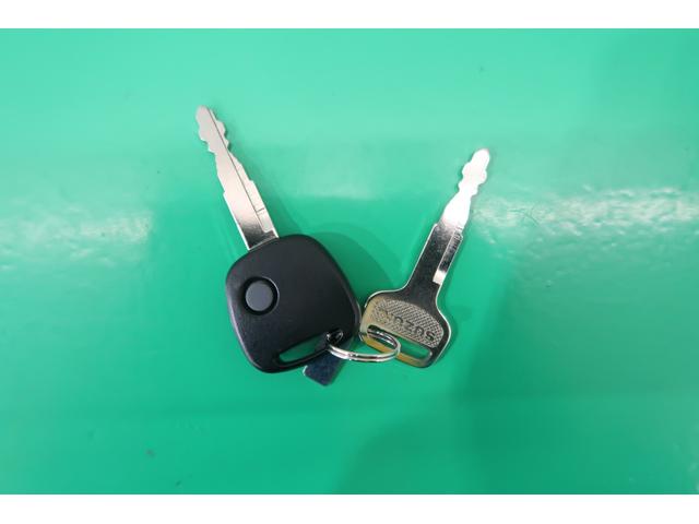 スーパーキャリイ ！先行初売！スーパーキャリイ　Ｘ　４型　ＬＥＤヘッドランプ　エアコン　パワステ　パワーウインドウ　キーレスエントリー　ＬＥＤヘッドランプ　オートライト　スズキセーフティーサポート　衝突被害軽減システム　アイドリングストップ　横滑り防止機能　衝突安全ボディ（50枚目）