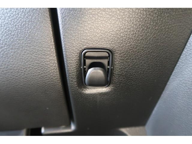 ソリオ ！先行初売！ＨＹＢＲＩＤ　ＭＺ　３型　オートライト　プッシュスタート　シートヒーター　オートエアコン　スズキセーフティーサポート　衝突被害軽減システム　アイドリングストップ　横滑り防止機能　衝突安全ボディ　盗難防止システム（42枚目）