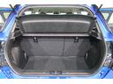 左右分割の後部座席の背もたれを倒す事で、荷室の広さを変える事ができます。