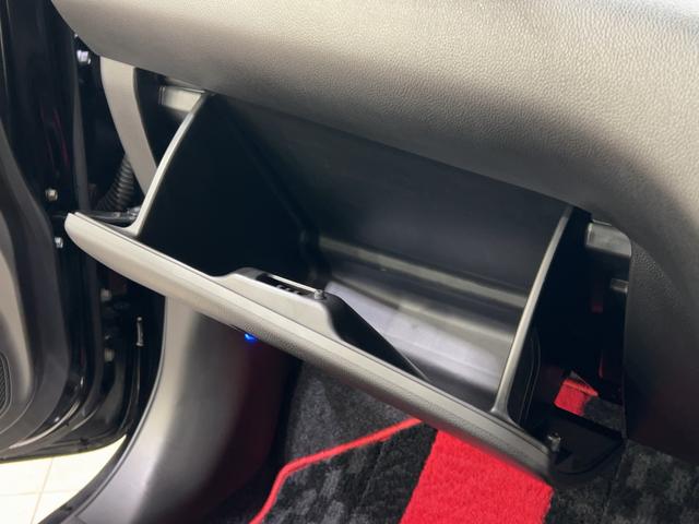 スイフトスポーツ スイフトスポーツ　３型　６ＭＴ　ナビ　ＥＴＣ　５ＭＴ　衝突被害軽減ブレーキシステム　リヤパーキングセンサー　ＬＥＤヘッドランプ　フォグランプ　カーナビ　ＥＴＣ　キーレスプッシュスタート　１７インチアルミホイール　ターボ　ＵＳＢソケット　ＡＢＳ（33枚目）