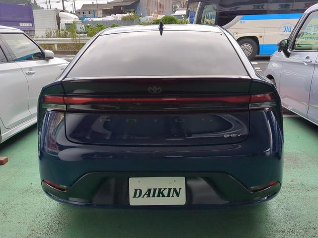 プリウス Ｚ　大画面ナビＴＶ　全方位モニター　チームメイト　電動バックドア　黒革シートヒーター　禁煙車（3枚目）