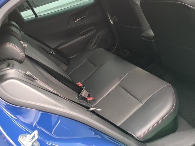 プリウス Ｚ　大画面ナビＴＶ　全方位モニター　チームメイト　電動バックドア　黒革シートヒーター　禁煙車（4枚目）