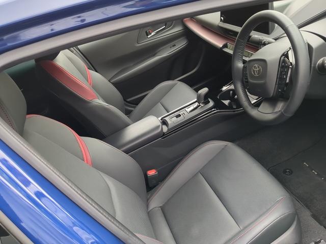 プリウス Ｚ　大画面ナビＴＶ　全方位モニター　チームメイト　電動バックドア　黒革シートヒーター　禁煙車（5枚目）