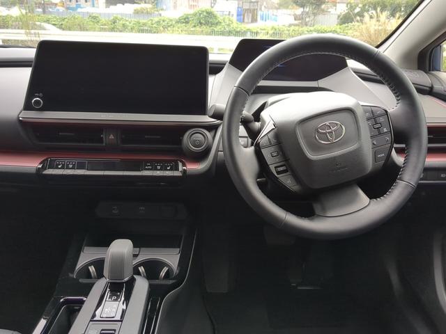 プリウス Ｚ　大画面ナビＴＶ　全方位モニター　チームメイト　電動バックドア　黒革シートヒーター　禁煙車（6枚目）