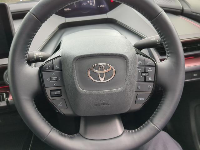 プリウス Ｚ　大画面ナビＴＶ　全方位モニター　チームメイト　電動バックドア　黒革シートヒーター　禁煙車（12枚目）