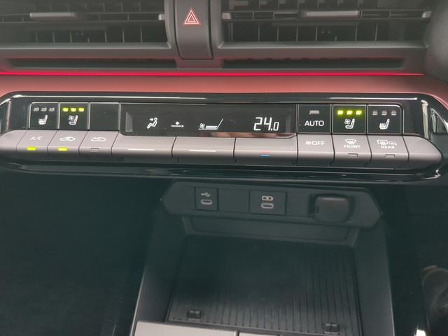 プリウス Ｚ　大画面ナビＴＶ　全方位モニター　チームメイト　電動バックドア　黒革シートヒーター　禁煙車（16枚目）