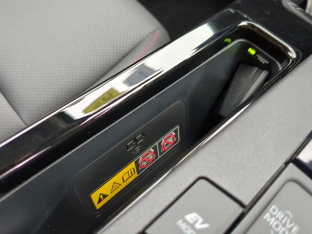 プリウス Ｚ　大画面ナビＴＶ　全方位モニター　チームメイト　電動バックドア　黒革シートヒーター　禁煙車（18枚目）