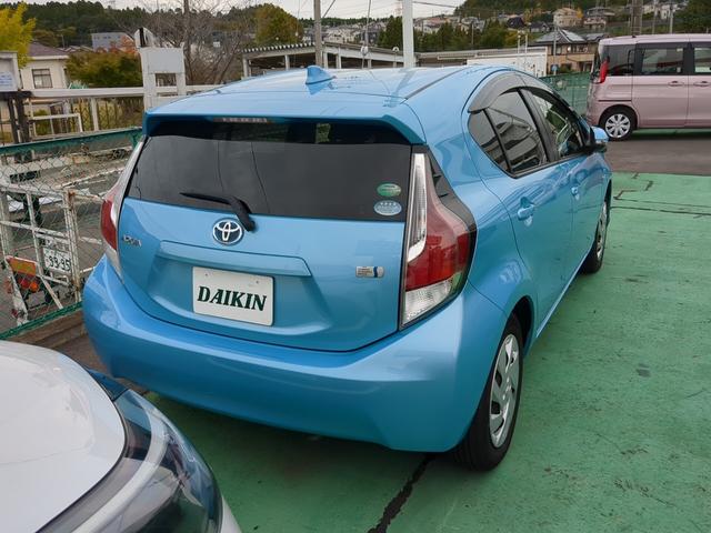 アクア Ｓ　ナビＴＶ　スマートキー　オートライト　ＥＴＣ　ブルートゥース　オートエアコン　ドアバイザー（3枚目）