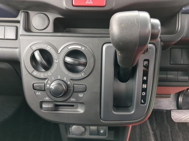 キャロル ＧＬ　ナビＴＶ　シートヒーター　セーフティサポート　コーナーセンサー　オートハイビーム　誤発進抑制制御（12枚目）