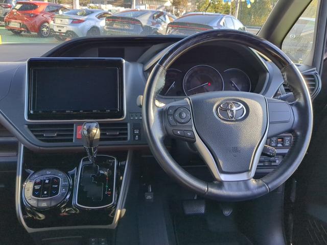 エスクァイア Ｇｉ　大画面ナビＴＶ　Ｂモニター　両側自動ドア　黒レザーシートヒーター　ワンオーナー　セーフティセンス（7枚目）