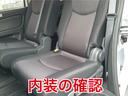 運転席のシートやハンドル、ペダル等の状態等、細かく確認します。また、普段見にくい椅子の下、エアコンやパワーウィンドウ、ナビTVなどの動作検査を行い、故障等の異常を発見した場合修理致します。