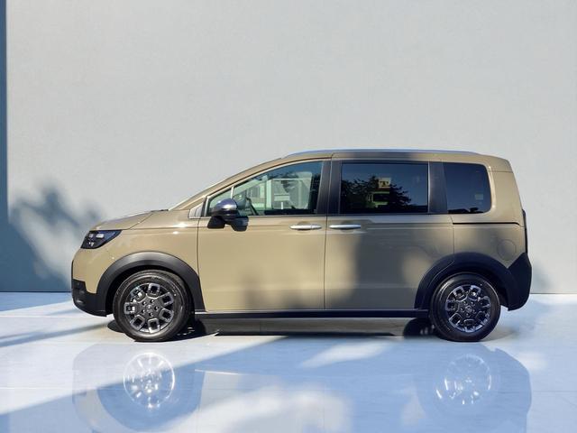 フリード e:HEVクロスター 登録済み未使用車 メーカー保証継承 マルチビューカメラシステム 後方出庫サポート リアクーラー キャプテンシート ADB Bカメラ(7枚目)