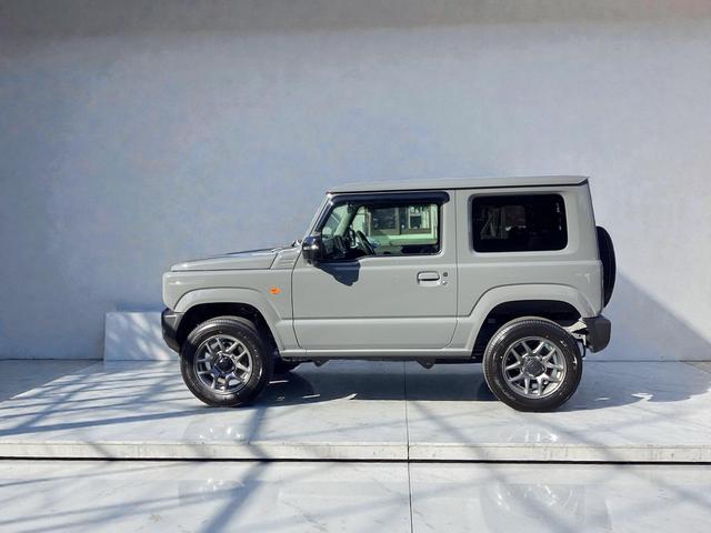 ジムニー ＸＣ　届出済み未使用車　メーカー保証継承　５型　デュアルセンサーブレーキサポートＩＩ　アダプティブクルーズコントロール　車線逸脱抑制機能　純正マット・バイザー（7枚目）