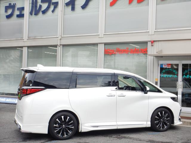 アルファードハイブリッド エグゼクティブラウンジ 14インチナビTV・JBLプレミアムSS・パノラミックビューモニター・14インチリヤシートエンター・本革エグゼクティブラウンジパワーシート・左右独立ムーンルーフ・ユニバーサルS・モデリスタエアロ(4枚目)