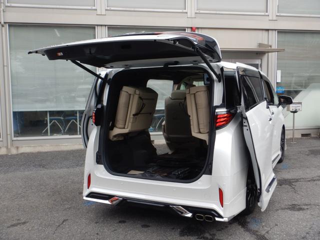 アルファードハイブリッド エグゼクティブラウンジ 14インチナビTV・JBLプレミアムSS・パノラミックビューモニター・14インチリヤシートエンター・本革エグゼクティブラウンジパワーシート・左右独立ムーンルーフ・ユニバーサルS・モデリスタエアロ(47枚目)