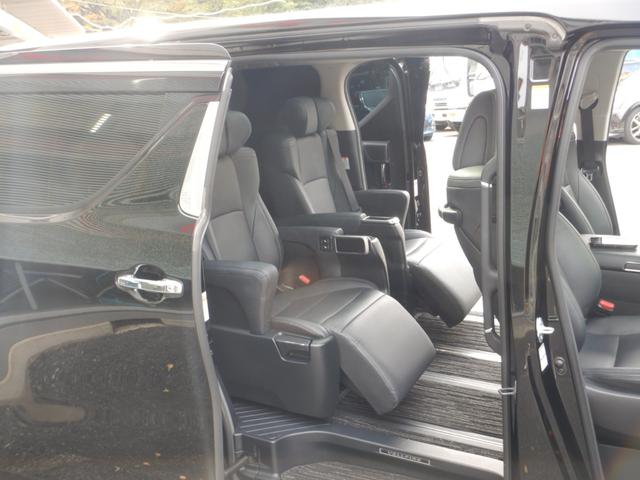 ヴェルファイア 2.5Z Gエディション 純正10型SDナビTV・12.1型フリップダウンモニター・合成皮革エグゼクティブパワーシート・ツインムーンルーフ・3眼LEDヘッドライト・シーケンシャルターンランプ・両側パワースライドドア・ドラレコ(13枚目)