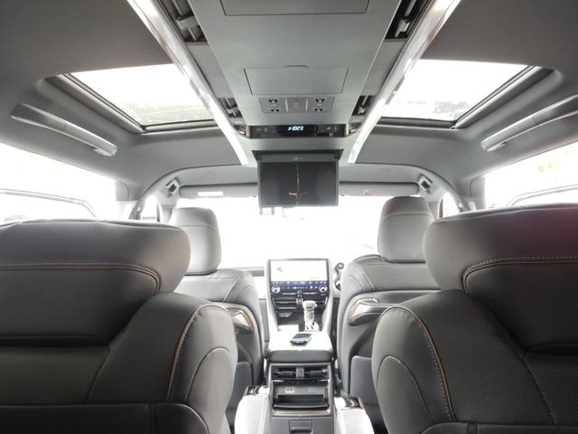 アルファードハイブリッド Z 14インチディスプレイナビTV・パノラミックビュー・13.2型有機EL後席ディスプレイ・合成皮革エグゼクティブパワーシート・デジタルインナーミラー・ブラインドスポットモニター・パワーバックドア(11枚目)