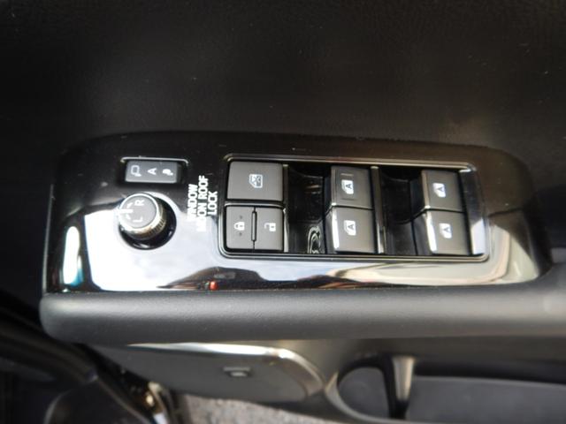 アルファードハイブリッド ＳＲ　Ｃパッケージ　メーカー１０．５型ナビＴＶ・後席１３．３型フリップダウンモニター・ツインムーンルーフ・デジタルインナーミラー・・両側パワースライドドア・パワーバックドア・１００ｖ電源コンセント・スマートキー（18枚目）