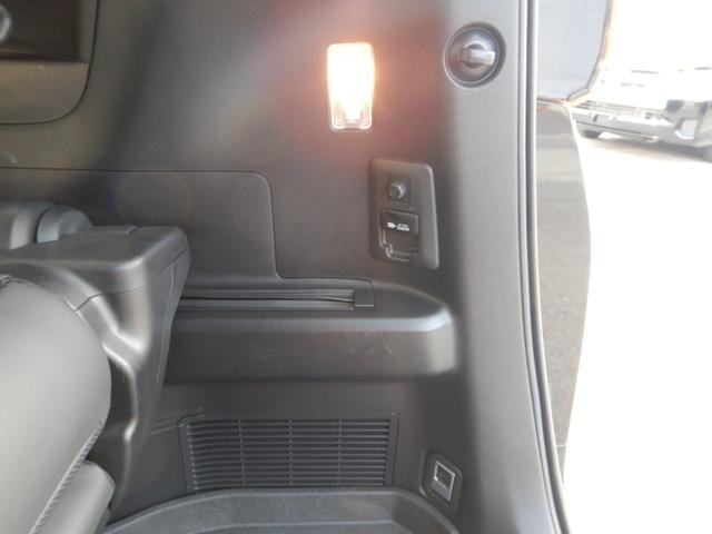 アルファードハイブリッド ＳＲ　Ｃパッケージ　メーカー１０．５型ナビＴＶ・後席１３．３型フリップダウンモニター・ツインムーンルーフ・デジタルインナーミラー・・両側パワースライドドア・パワーバックドア・１００ｖ電源コンセント・スマートキー（41枚目）