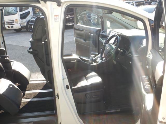 ヴェルファイア ２．５Ｚ　Ｇエディション　アルパイン１１型ナビＴＶ・１２．８型フリップダウンモニター・合成皮革エグゼクティブパワーシート・ツインムーンルーフ・３眼ＬＥＤヘッドライト・シーケンシャルターンランプ・モデリスタエアロ・スマートキー（12枚目）