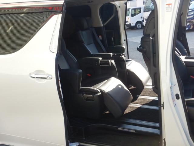 ヴェルファイア ２．５Ｚ　Ｇエディション　アルパイン１１型ナビＴＶ・１２．８型フリップダウンモニター・合成皮革エグゼクティブパワーシート・ツインムーンルーフ・３眼ＬＥＤヘッドライト・シーケンシャルターンランプ・モデリスタエアロ・スマートキー（13枚目）