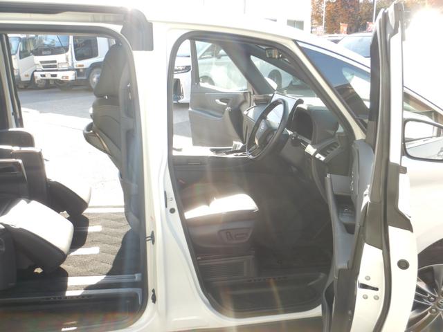 アルファードハイブリッド Ｚ　１４インチディスプレイナビＴＶ・パノラミックビュー・１２．１型後席ディスプレイ・モデリスタエアロ・合成皮革エグゼクティブパワーシート・デジタルインナーミラー・ブラインドスポット・パワーバックドア（12枚目）