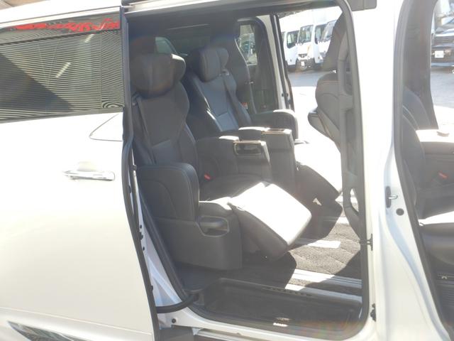 アルファードハイブリッド Ｚ　１４インチディスプレイナビＴＶ・パノラミックビュー・１２．１型後席ディスプレイ・モデリスタエアロ・合成皮革エグゼクティブパワーシート・デジタルインナーミラー・ブラインドスポット・パワーバックドア（13枚目）