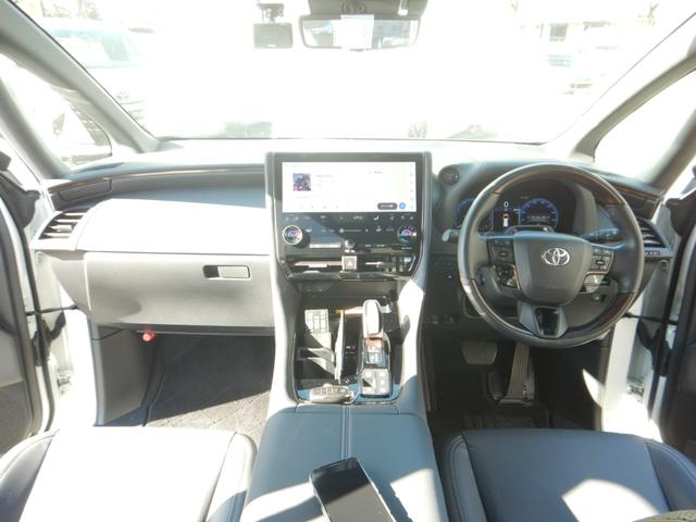 アルファードハイブリッド Ｚ　１４インチディスプレイナビＴＶ・パノラミックビュー・１２．１型フリップダウンモニター・合成皮革パワーシート・左右独立ムーンルーフ・トヨタチームメイト・デジタルインナーミラー・ブラインドスポットモニター（7枚目）
