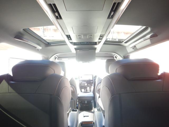 アルファードハイブリッド Ｚ　１４インチディスプレイナビＴＶ・パノラミックビュー・１２．１型フリップダウンモニター・合成皮革パワーシート・左右独立ムーンルーフ・トヨタチームメイト・デジタルインナーミラー・ブラインドスポットモニター（11枚目）