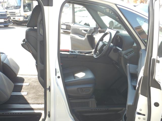 アルファードハイブリッド Ｚ　１４インチディスプレイナビＴＶ・パノラミックビュー・１２．１型フリップダウンモニター・合成皮革パワーシート・左右独立ムーンルーフ・トヨタチームメイト・デジタルインナーミラー・ブラインドスポットモニター（12枚目）