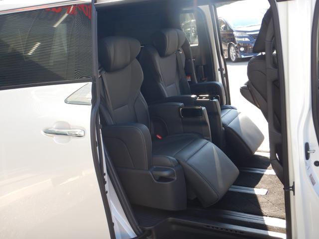 アルファードハイブリッド Ｚ　１４インチディスプレイナビＴＶ・パノラミックビュー・１２．１型フリップダウンモニター・合成皮革パワーシート・左右独立ムーンルーフ・トヨタチームメイト・デジタルインナーミラー・ブラインドスポットモニター（13枚目）