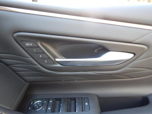 アルファードハイブリッド Ｚ　１４インチディスプレイナビＴＶ・パノラミックビュー・１２．１型フリップダウンモニター・合成皮革パワーシート・左右独立ムーンルーフ・トヨタチームメイト・デジタルインナーミラー・ブラインドスポットモニター（17枚目）