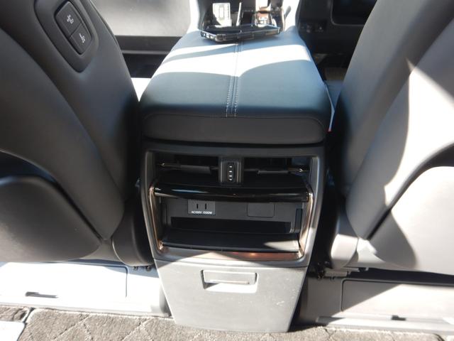 アルファードハイブリッド Ｚ　１４インチディスプレイナビＴＶ・パノラミックビュー・１２．１型フリップダウンモニター・合成皮革パワーシート・左右独立ムーンルーフ・トヨタチームメイト・デジタルインナーミラー・ブラインドスポットモニター（28枚目）
