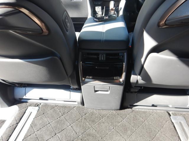 アルファードハイブリッド Ｚ　１４インチディスプレイナビＴＶ・パノラミックビュー・１２．１型フリップダウンモニター・合成皮革パワーシート・左右独立ムーンルーフ・トヨタチームメイト・デジタルインナーミラー・ブラインドスポットモニター（29枚目）