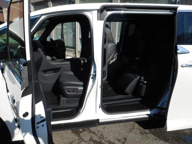 アルファードハイブリッド Ｚ　１４インチディスプレイナビＴＶ・パノラミックビュー・１２．１型フリップダウンモニター・合成皮革パワーシート・左右独立ムーンルーフ・トヨタチームメイト・デジタルインナーミラー・ブラインドスポットモニター（37枚目）