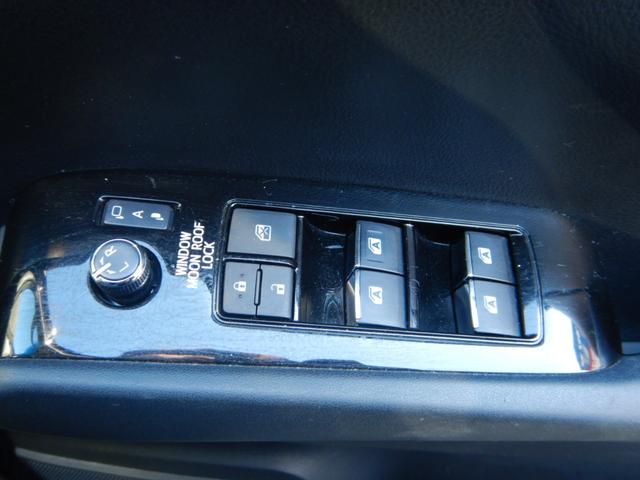 アルファード ２．５Ｓ　ディスプレイオーディオ９型ナビＴＶ・純正１２．１型フリップダウンモニター・ツインムーンルーフ・両側パワースライドドア・ナビ連動ビルトインＥＴＣ・インテリジェントクリアランスソナー・バックモニター・（17枚目）