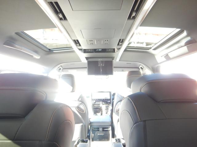 アルファードハイブリッド Ｚ　１４インチディスプレイナビＴＶ・パノラミックビュー・１３．２型有機ＥＬ後席ディスプレイ・合成皮革エグゼクティブパワーシート・デジタルインナーミラー・ブラインドスポットモニター・パワーバックドア（11枚目）