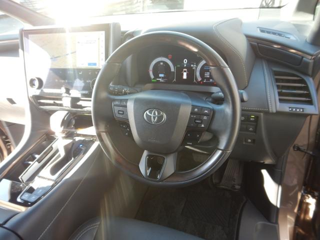 アルファードハイブリッド Ｚ　１４インチディスプレイナビＴＶ・パノラミックビュー・１３．２型有機ＥＬ後席ディスプレイ・合成皮革エグゼクティブパワーシート・デジタルインナーミラー・ブラインドスポットモニター・パワーバックドア（14枚目）