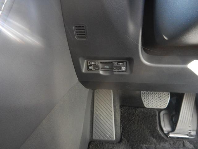 アルファードハイブリッド Ｚ　１４インチディスプレイナビＴＶ・パノラミックビュー・１３．２型有機ＥＬ後席ディスプレイ・合成皮革エグゼクティブパワーシート・デジタルインナーミラー・ブラインドスポットモニター・パワーバックドア（16枚目）