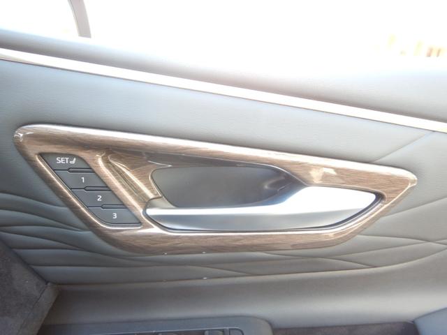 アルファードハイブリッド Ｚ　１４インチディスプレイナビＴＶ・パノラミックビュー・１３．２型有機ＥＬ後席ディスプレイ・合成皮革エグゼクティブパワーシート・デジタルインナーミラー・ブラインドスポットモニター・パワーバックドア（17枚目）