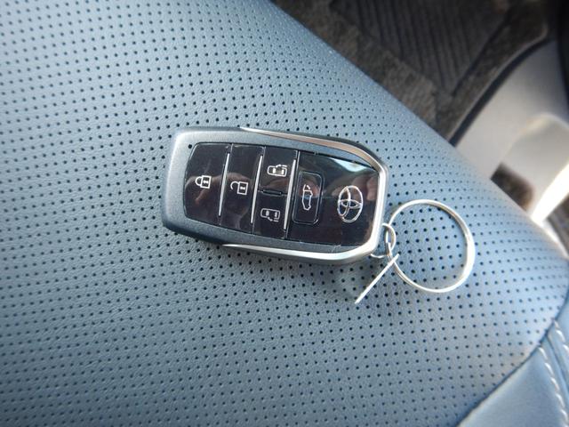 アルファードハイブリッド Ｚ　１４インチディスプレイナビＴＶ・パノラミックビュー・１３．２型有機ＥＬ後席ディスプレイ・合成皮革エグゼクティブパワーシート・デジタルインナーミラー・ブラインドスポットモニター・パワーバックドア（24枚目）