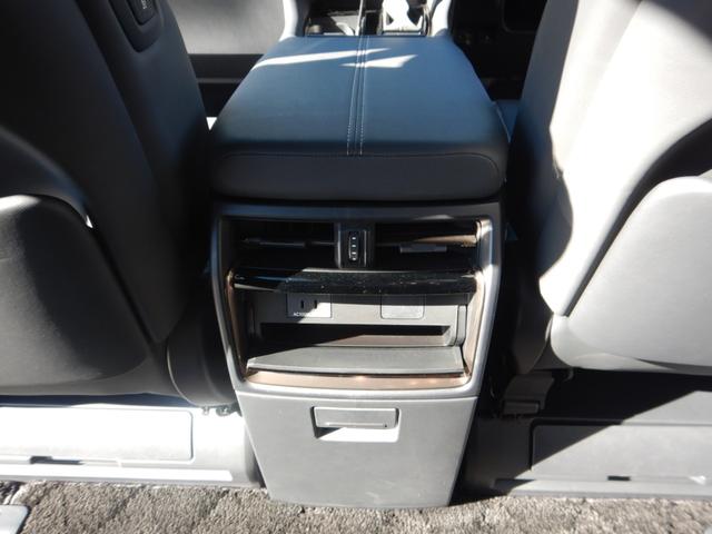 アルファードハイブリッド Ｚ　１４インチディスプレイナビＴＶ・パノラミックビュー・１３．２型有機ＥＬ後席ディスプレイ・合成皮革エグゼクティブパワーシート・デジタルインナーミラー・ブラインドスポットモニター・パワーバックドア（28枚目）