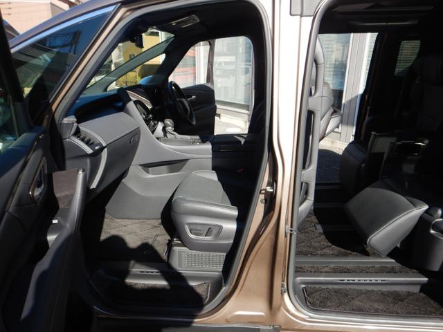 アルファードハイブリッド Ｚ　１４インチディスプレイナビＴＶ・パノラミックビュー・１３．２型有機ＥＬ後席ディスプレイ・合成皮革エグゼクティブパワーシート・デジタルインナーミラー・ブラインドスポットモニター・パワーバックドア（36枚目）