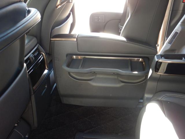 アルファードハイブリッド Ｚ　１４インチディスプレイナビＴＶ・パノラミックビュー・１３．２型有機ＥＬ後席ディスプレイ・合成皮革エグゼクティブパワーシート・デジタルインナーミラー・ブラインドスポットモニター・パワーバックドア（41枚目）