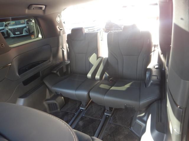 アルファードハイブリッド Ｚ　１４インチディスプレイナビＴＶ・パノラミックビュー・１３．２型有機ＥＬ後席ディスプレイ・合成皮革エグゼクティブパワーシート・デジタルインナーミラー・ブラインドスポットモニター・パワーバックドア（43枚目）