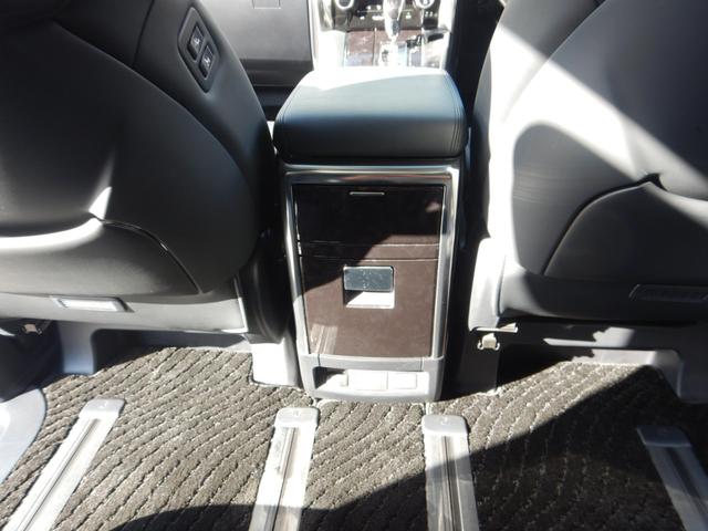 ヴェルファイア 2.5Z Gエディション 純正10型SDナビTV・12.1型フリップダウンモニター・合成皮革エグゼクティブパワーシート・ツインムーンルーフ・3眼LEDヘッドライト・デジタルインナーミラー・BSM・両側パワースライドドア・(26枚目)