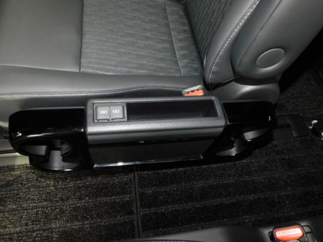 ノア ハイブリッドＳ－Ｚ　４ＷＤ　モデリスタエアロ＆１８ＡＷ　１０．５ナビ＋ＩＴＳ＋ダブルツィーター　３眼プロジェクター　ブラインドスポット　ドライビングサポート＆快適利便パッケージ　トヨタチームメイト　寒冷地仕様　前後Ｄレコ（8枚目）